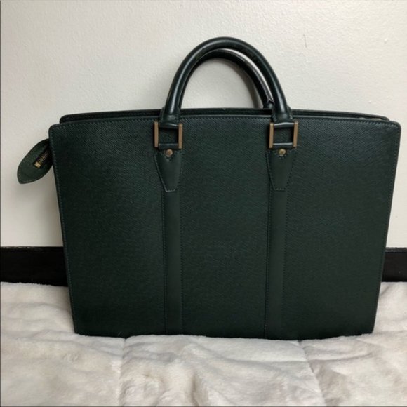 Louis Vuitton Handbags - Auth Louis Vuitton Porte Documents Green Epi